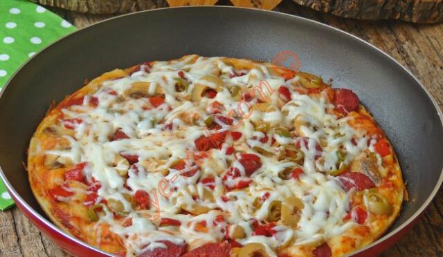 tavada-pizza-tava-pizzasi-resimli-yemek-tarifi(19)